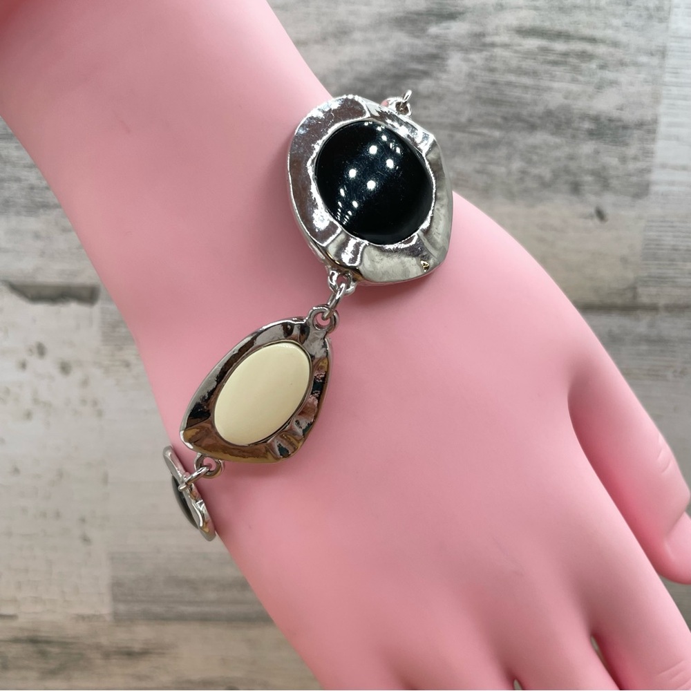 Beautiful Abstract Chico’s Silver Tone Black Cream Acrylic Inlaid Bead Bracelet